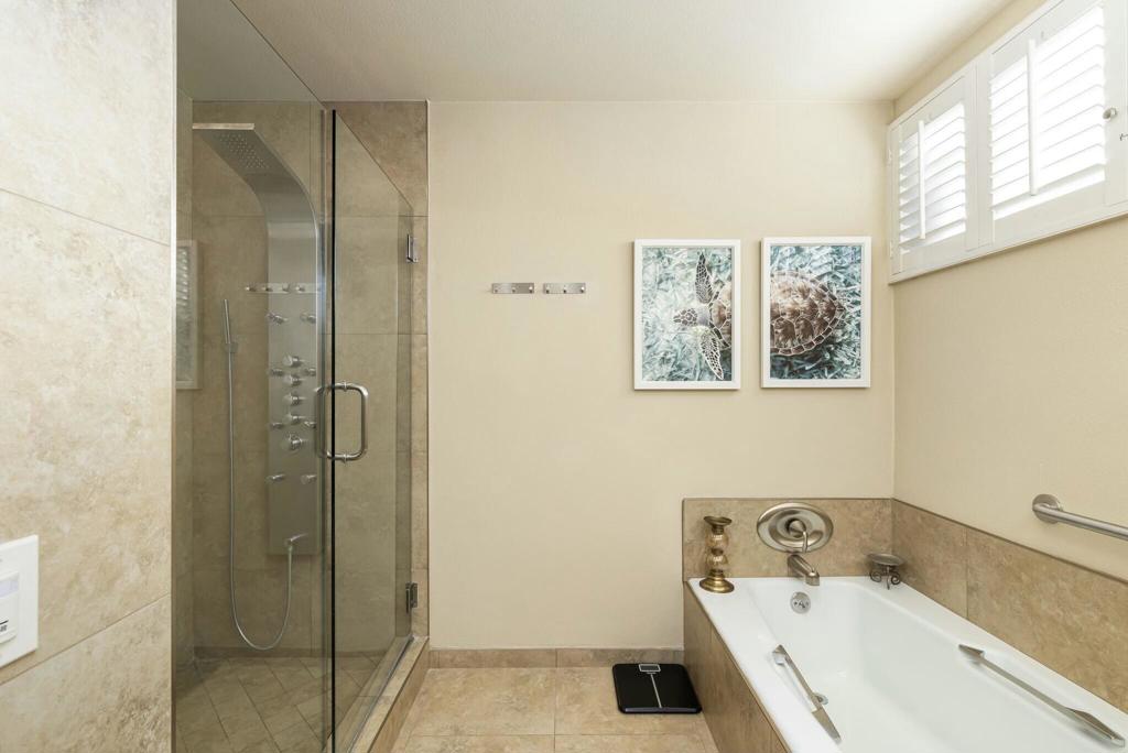 521 Desert West Drive