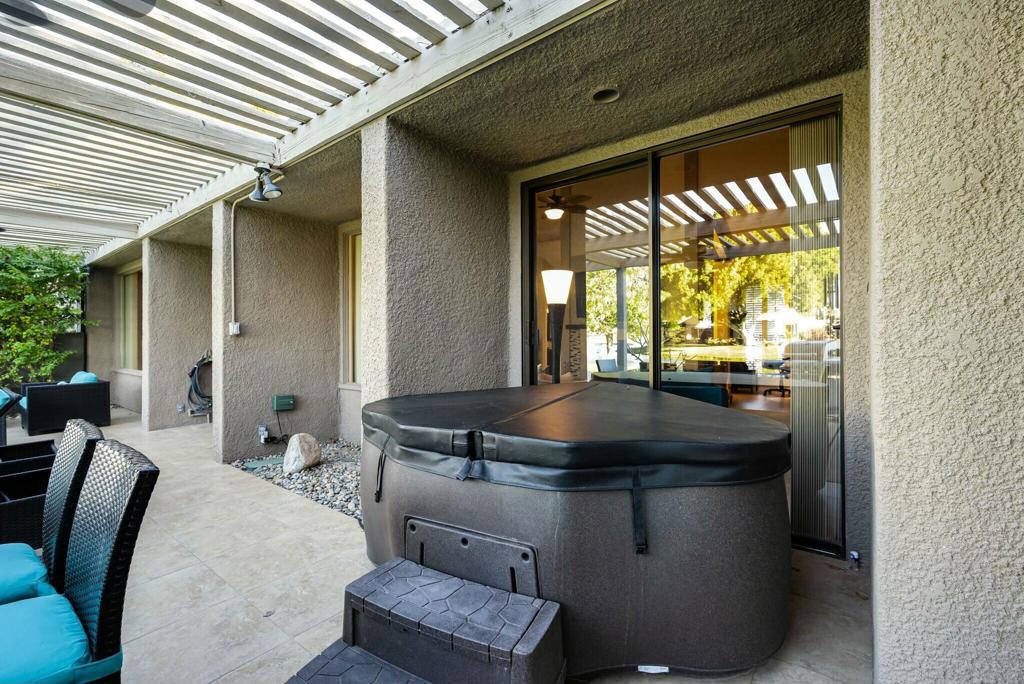 521 Desert West Drive