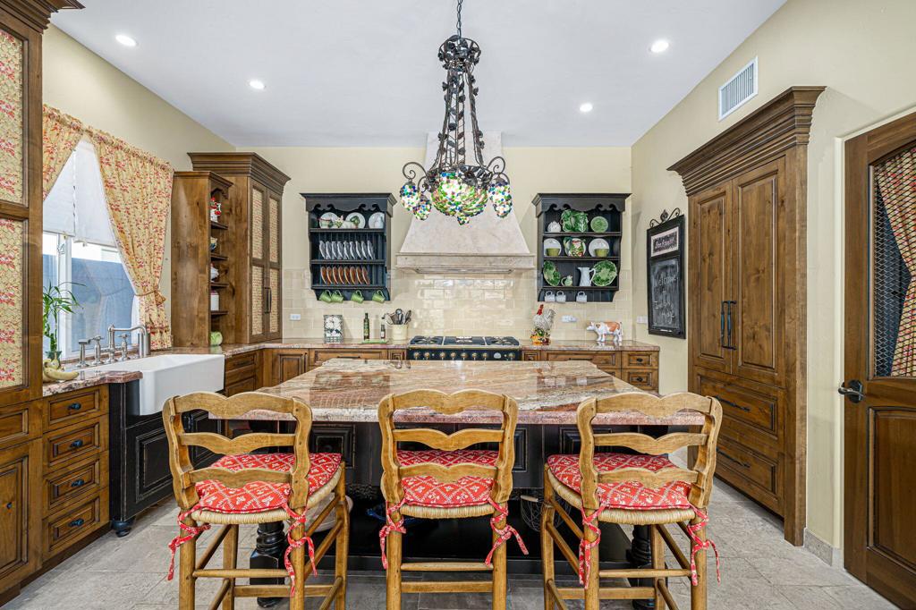 525 Indian Ridge Drive