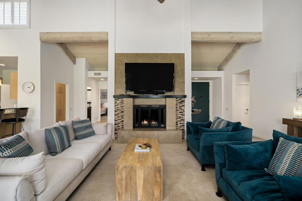 521 Desert West Drive