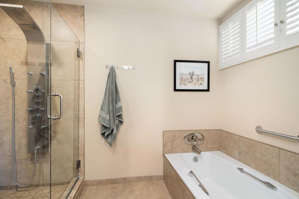 521 Desert West Drive