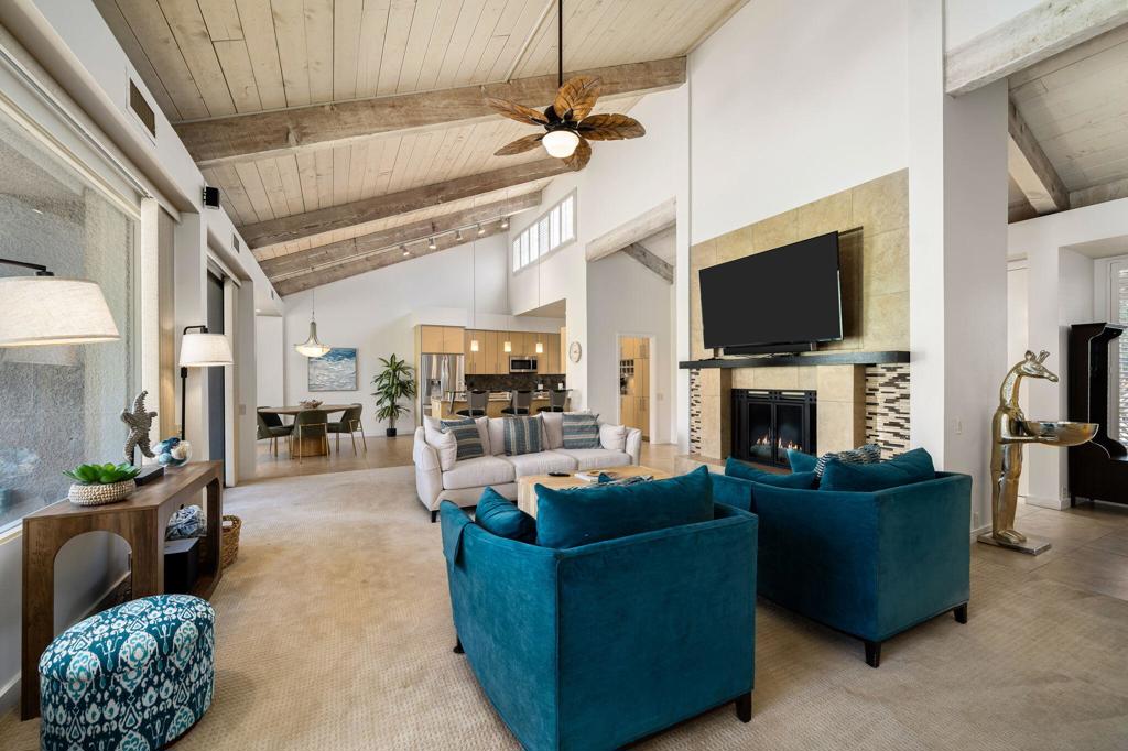 521 Desert West Drive