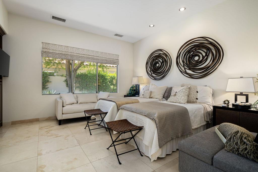 945 Hawk Hill Trail