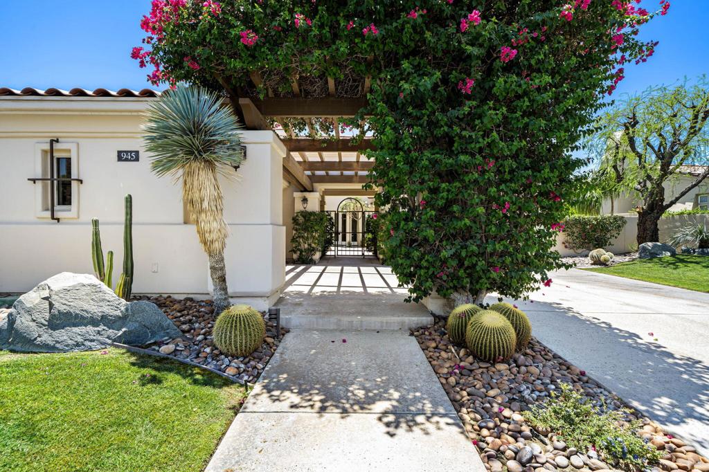 945 Hawk Hill Trail