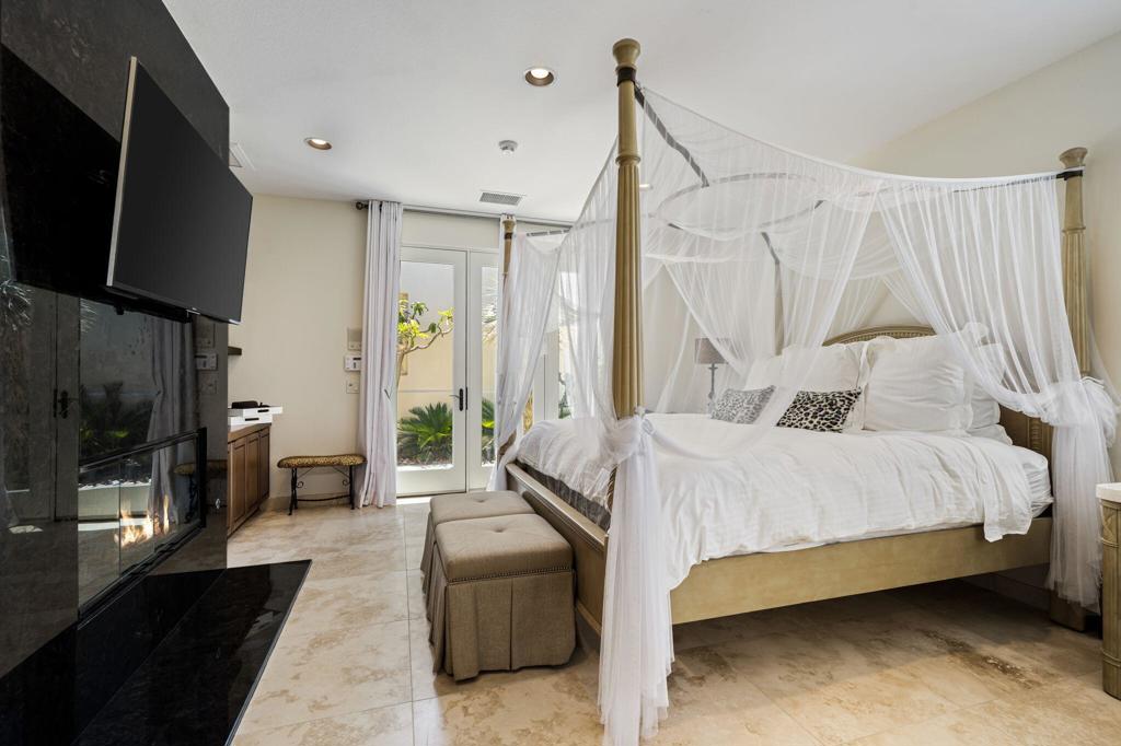 945 Hawk Hill Trail