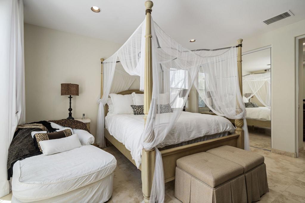 945 Hawk Hill Trail