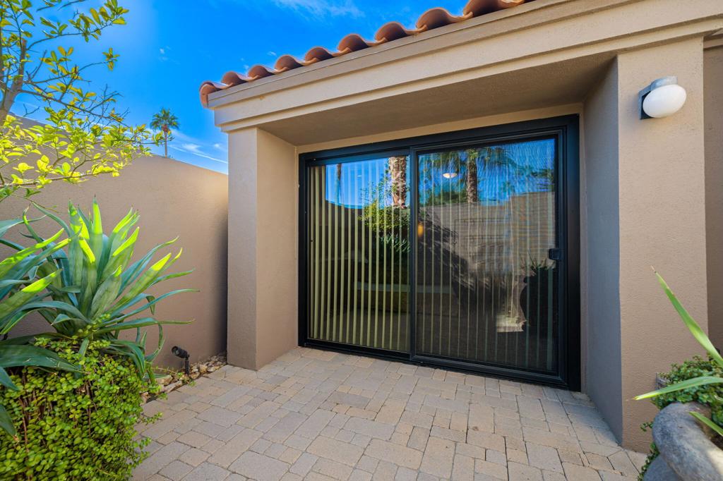 38263 Plumosa Circle