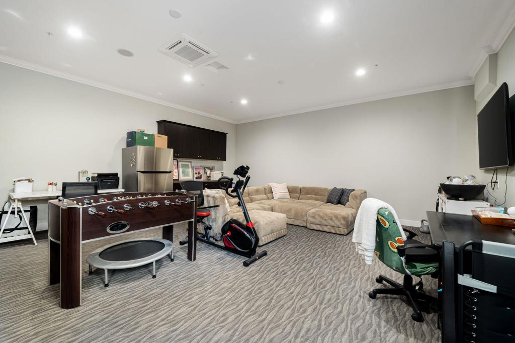 74142 Cosmopolitan Lane