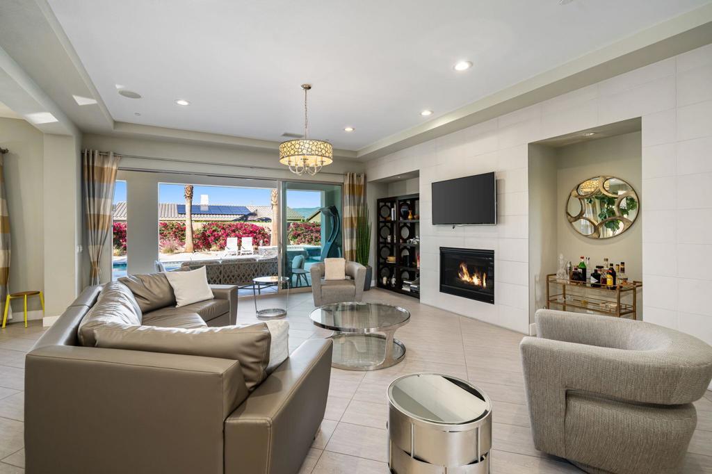 74142 Cosmopolitan Lane