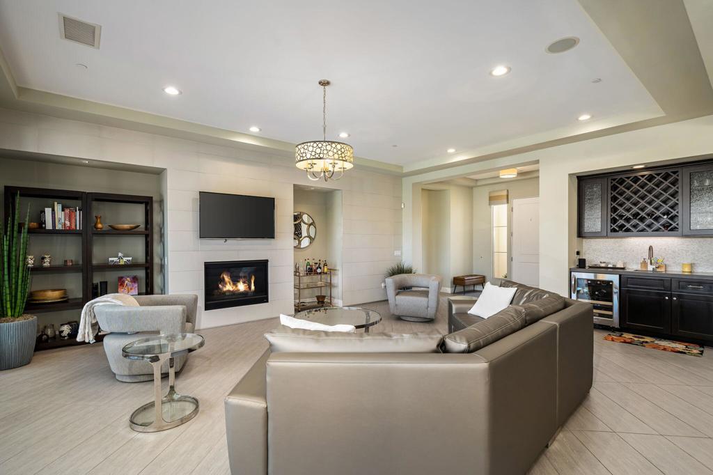 74142 Cosmopolitan Lane