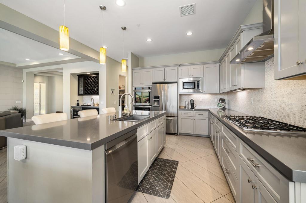 74142 Cosmopolitan Lane