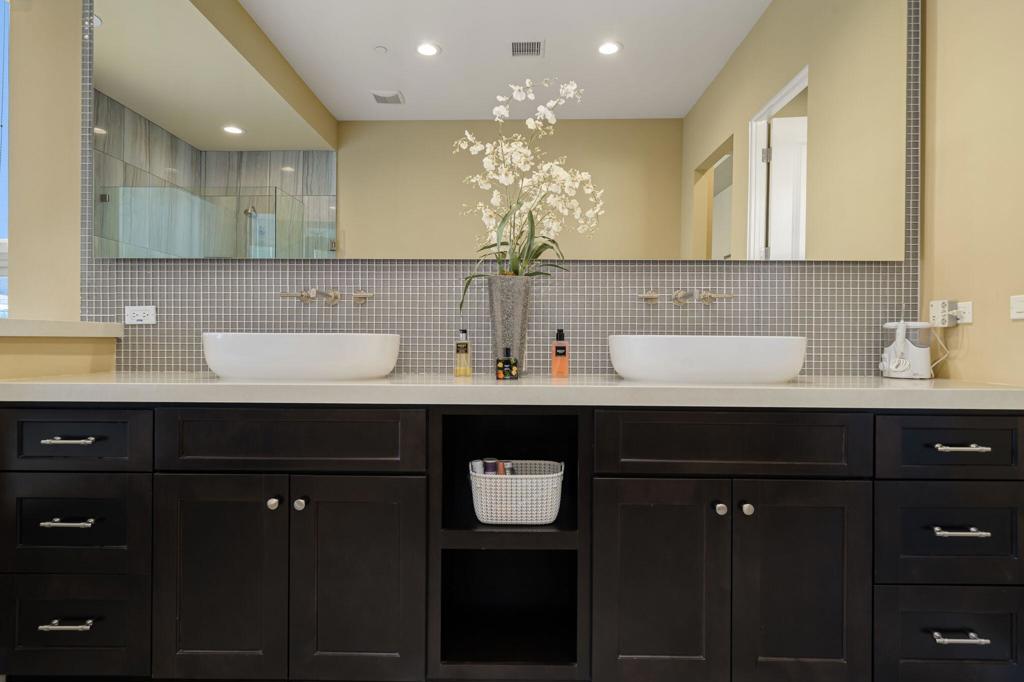 74142 Cosmopolitan Lane