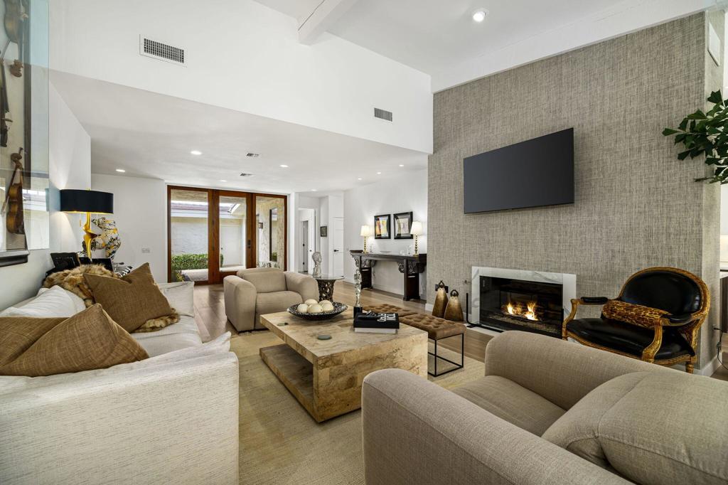44848 Oro Grande Circle