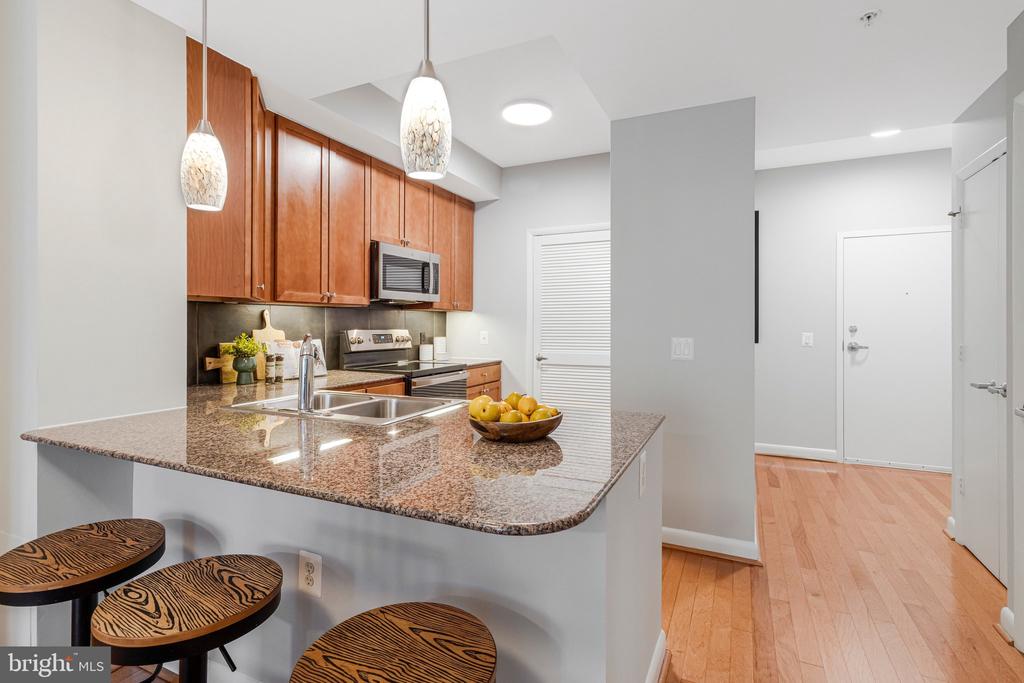 400 MASSACHUSETTS AVENUE NW Unit: 803