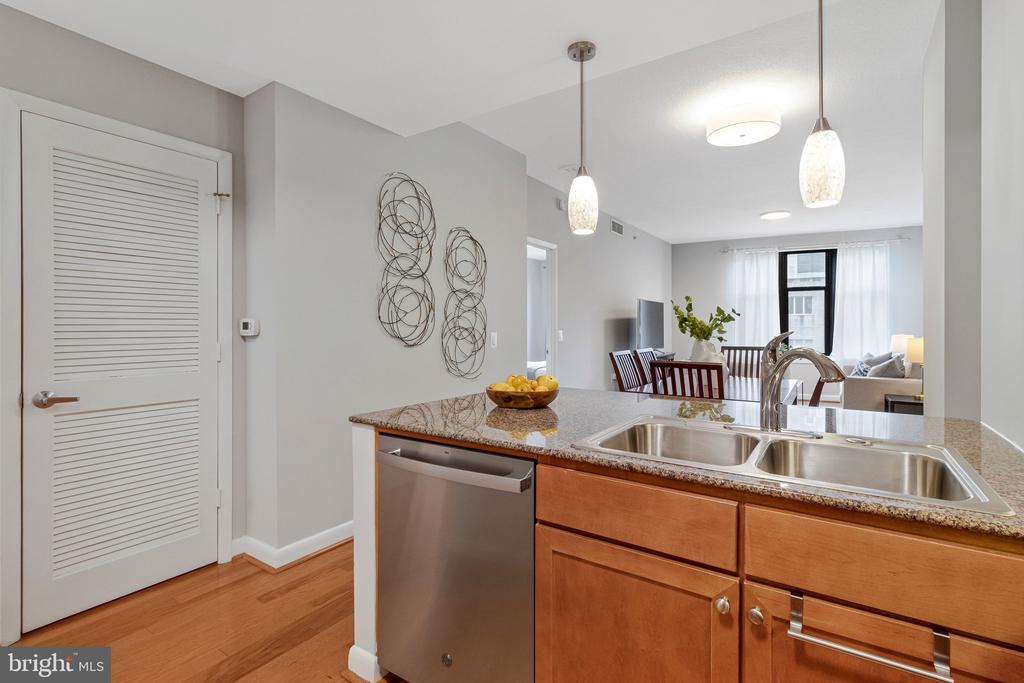 400 MASSACHUSETTS AVENUE NW Unit: 803