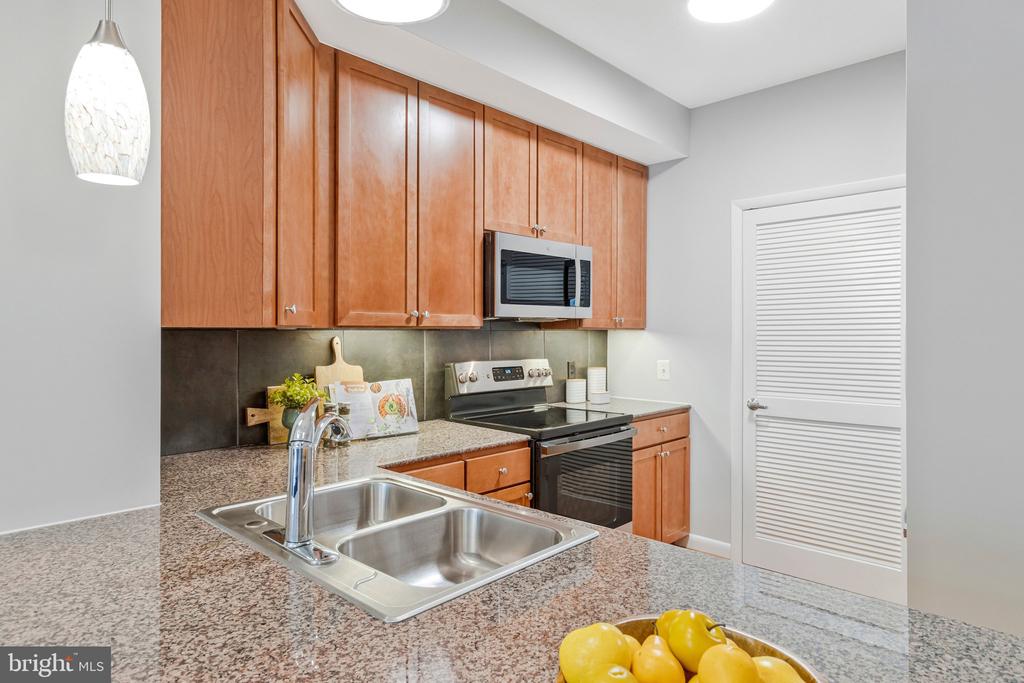 400 MASSACHUSETTS AVENUE NW Unit: 803