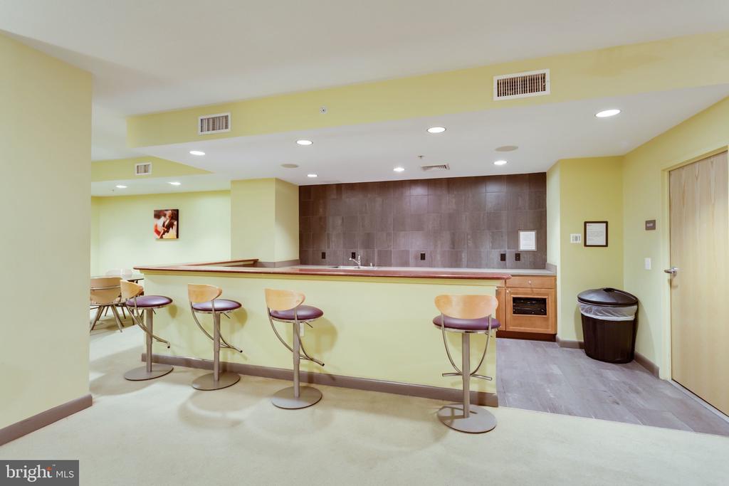 400 MASSACHUSETTS AVENUE NW Unit: 803
