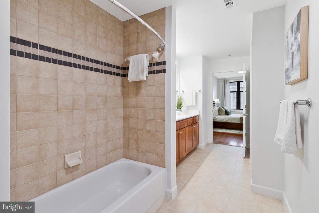 400 MASSACHUSETTS AVENUE NW Unit: 803