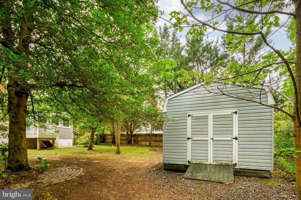 1523 MANOR VIEW ROAD