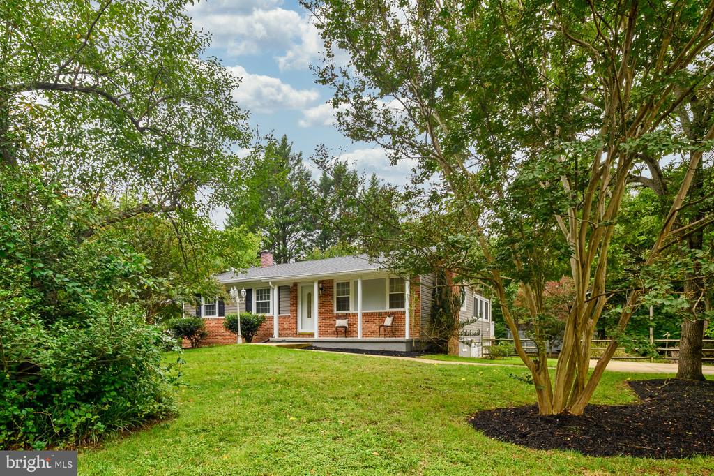 1523 MANOR VIEW ROAD