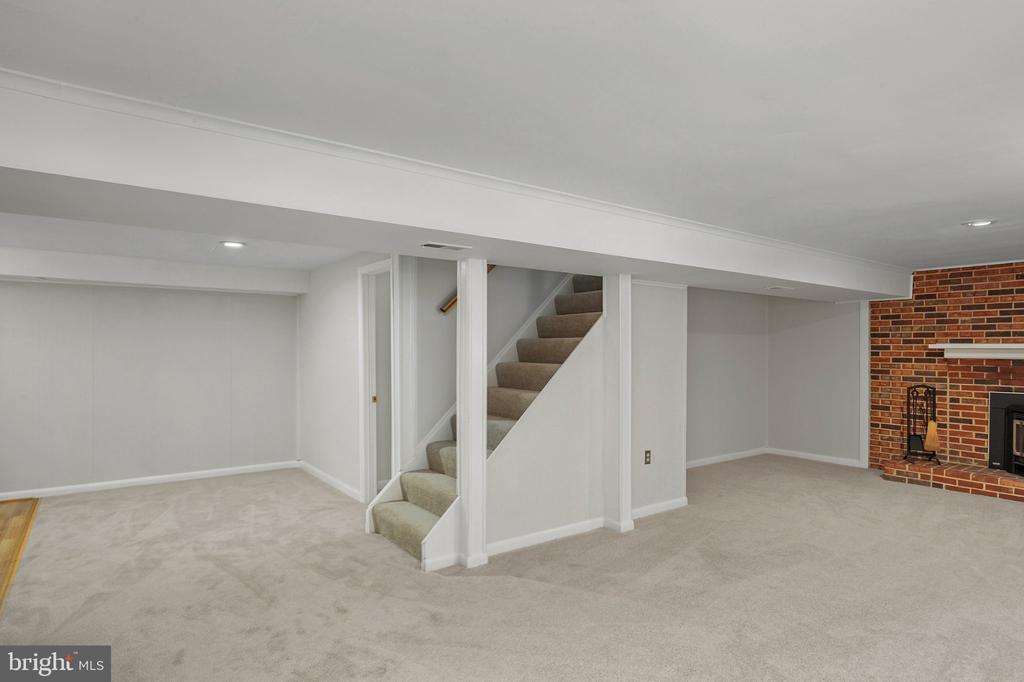 1523 MANOR VIEW ROAD