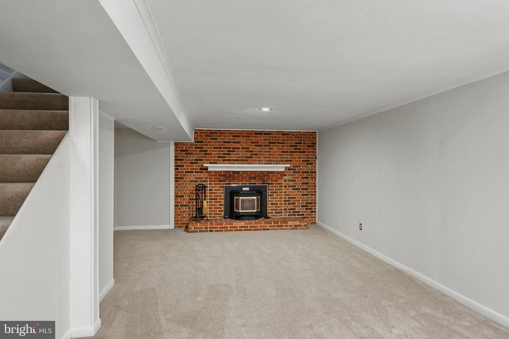 1523 MANOR VIEW ROAD