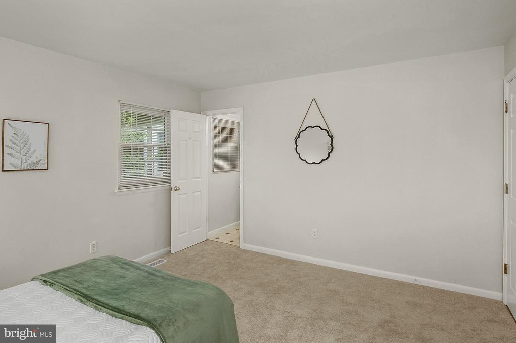 1523 MANOR VIEW ROAD