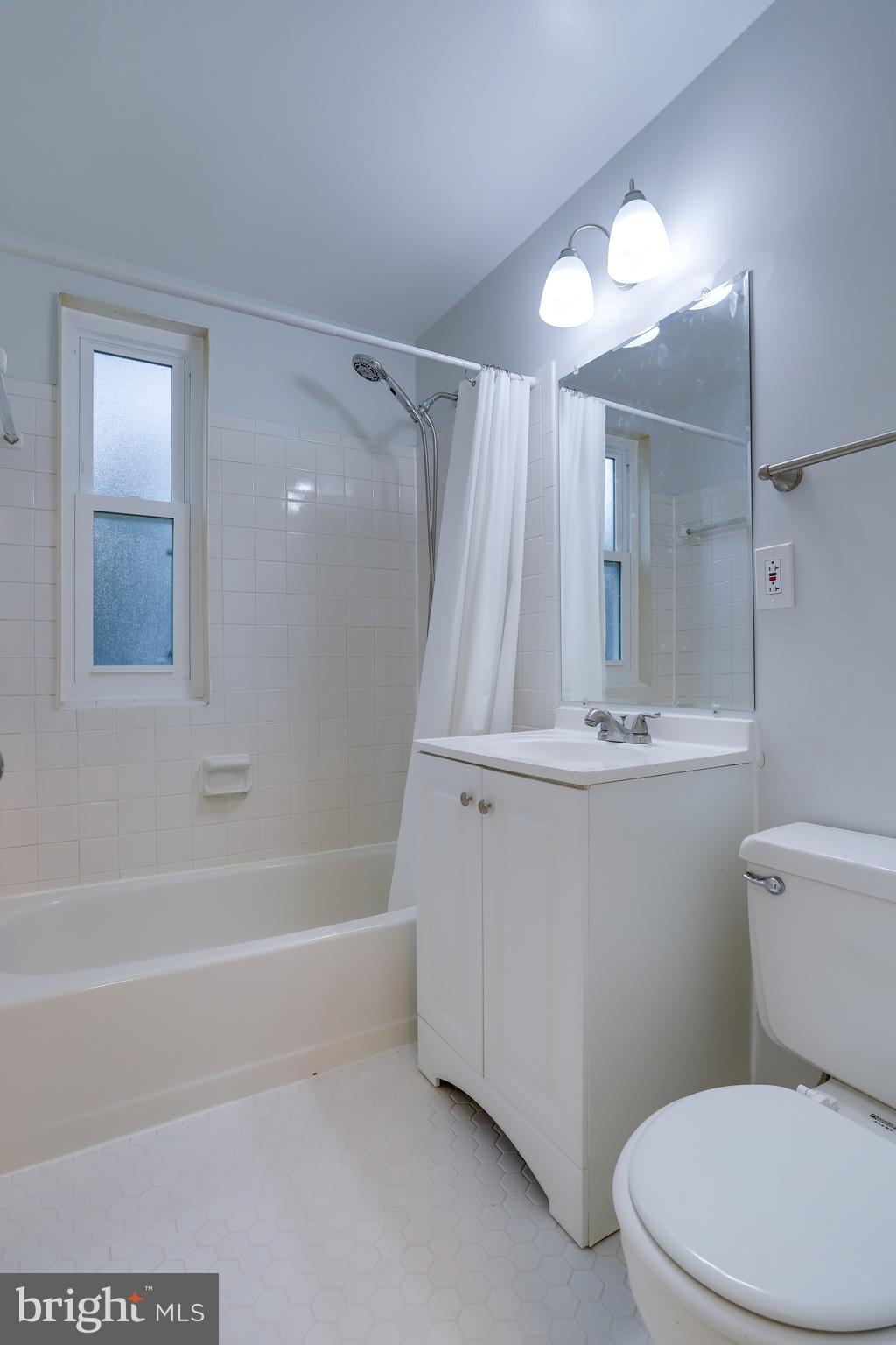 206 N Trenton STREET Unit: 206-2