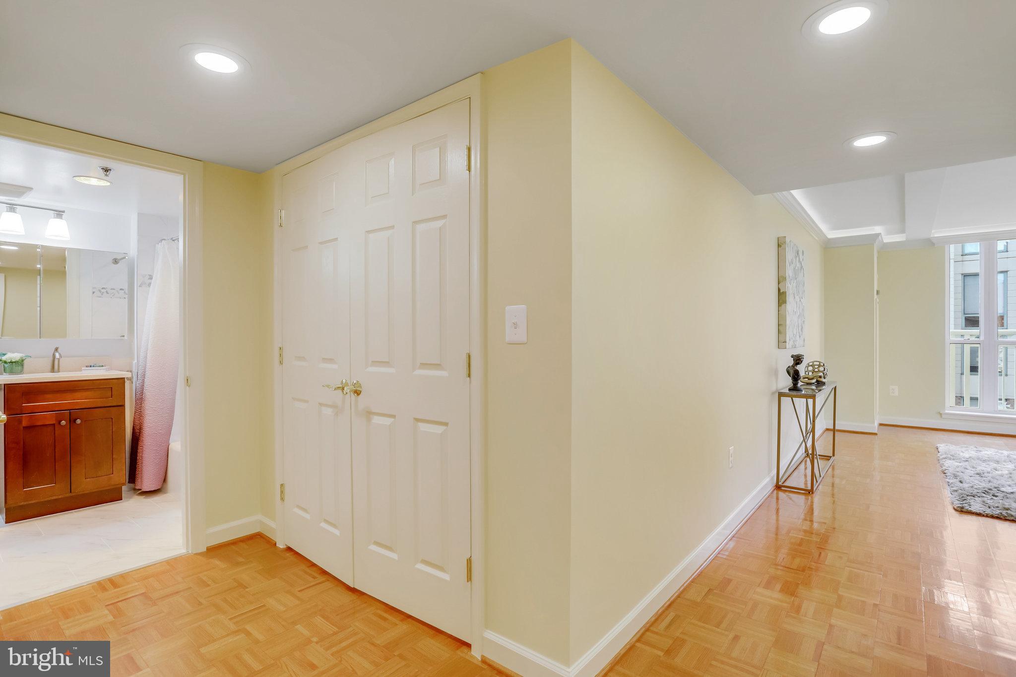 900 N Taylor St #2017