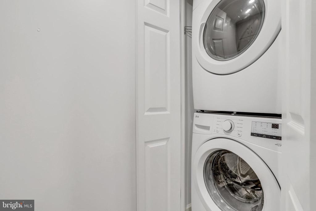 900 N Taylor St #2017