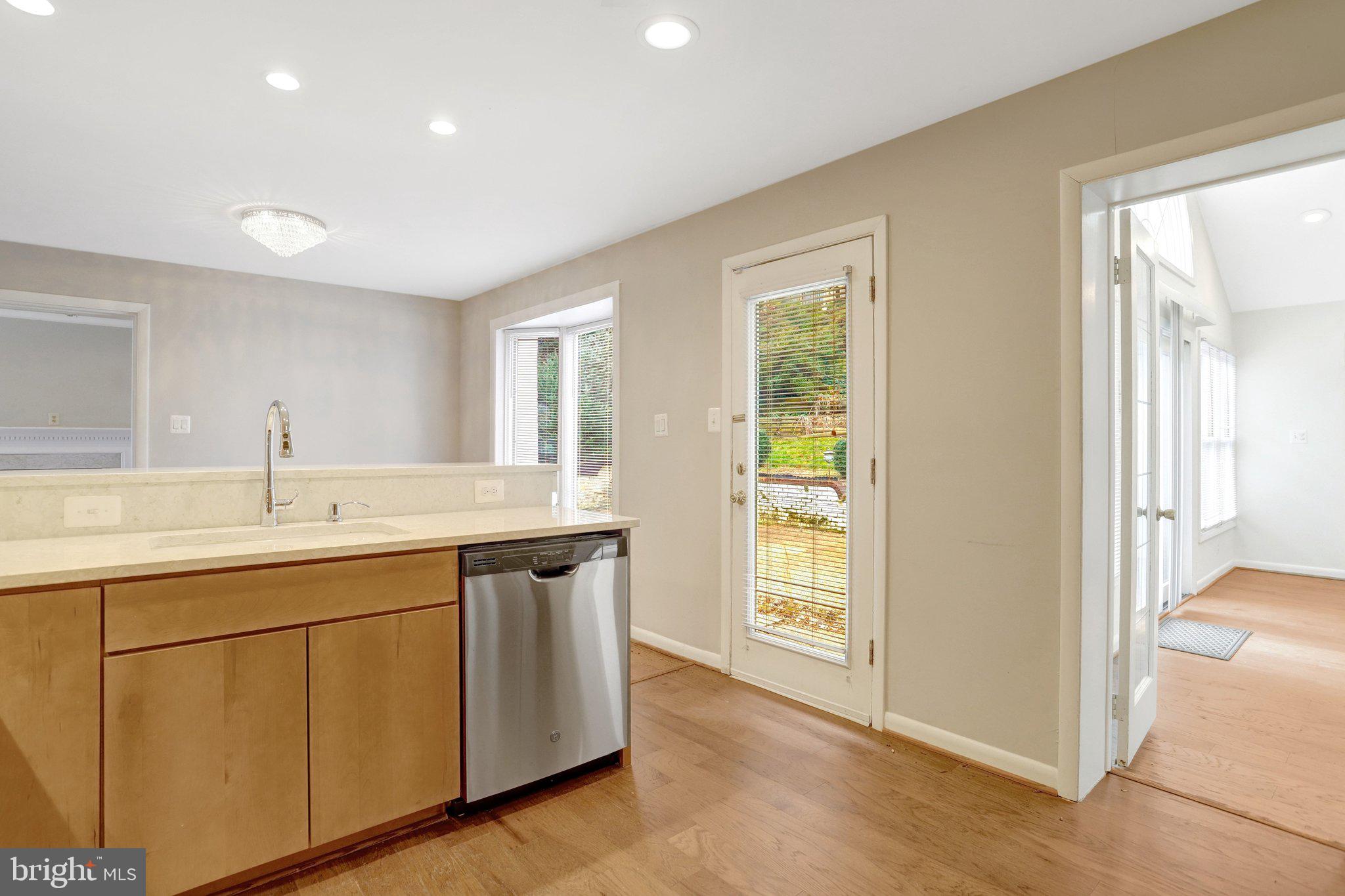 3716 N VERNON STREET