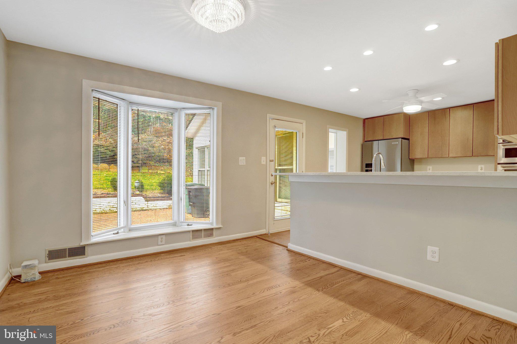 3716 N VERNON STREET