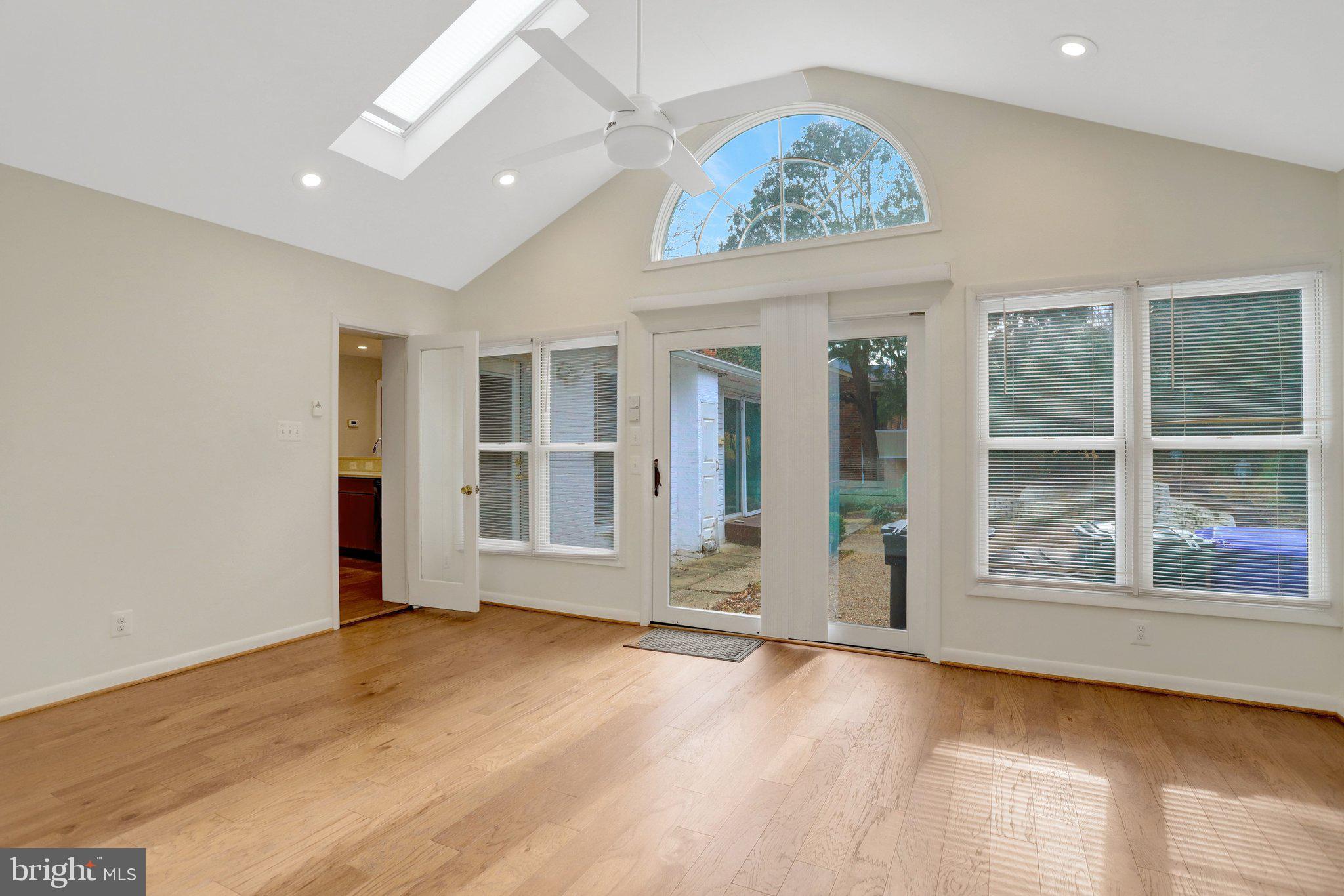 3716 N VERNON STREET