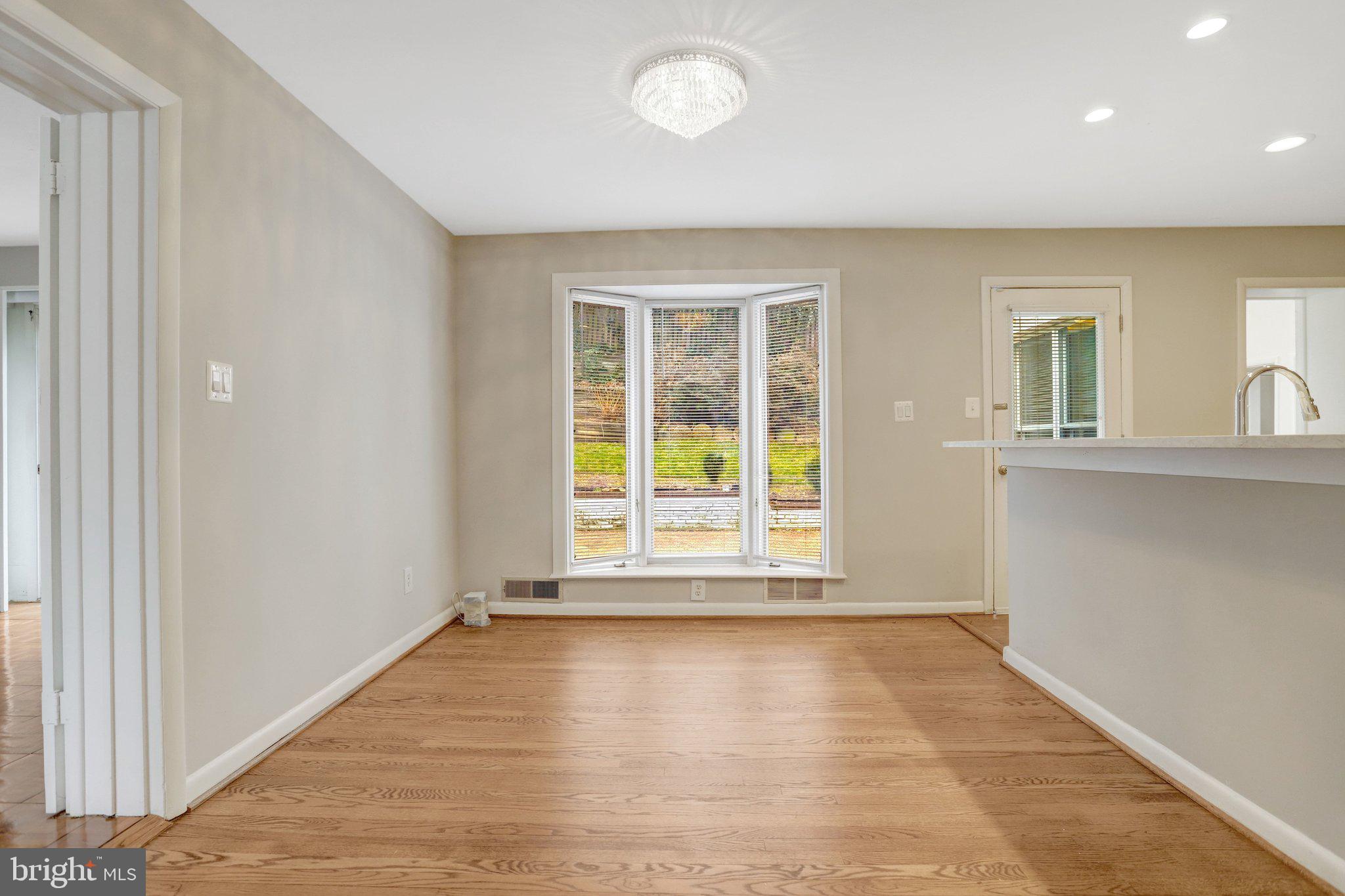 3716 N VERNON STREET