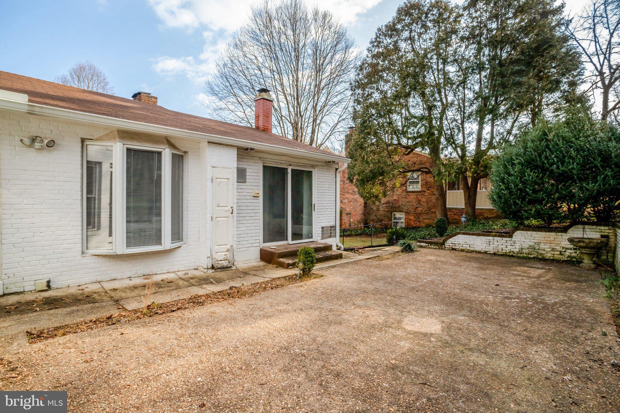 3716 N VERNON STREET