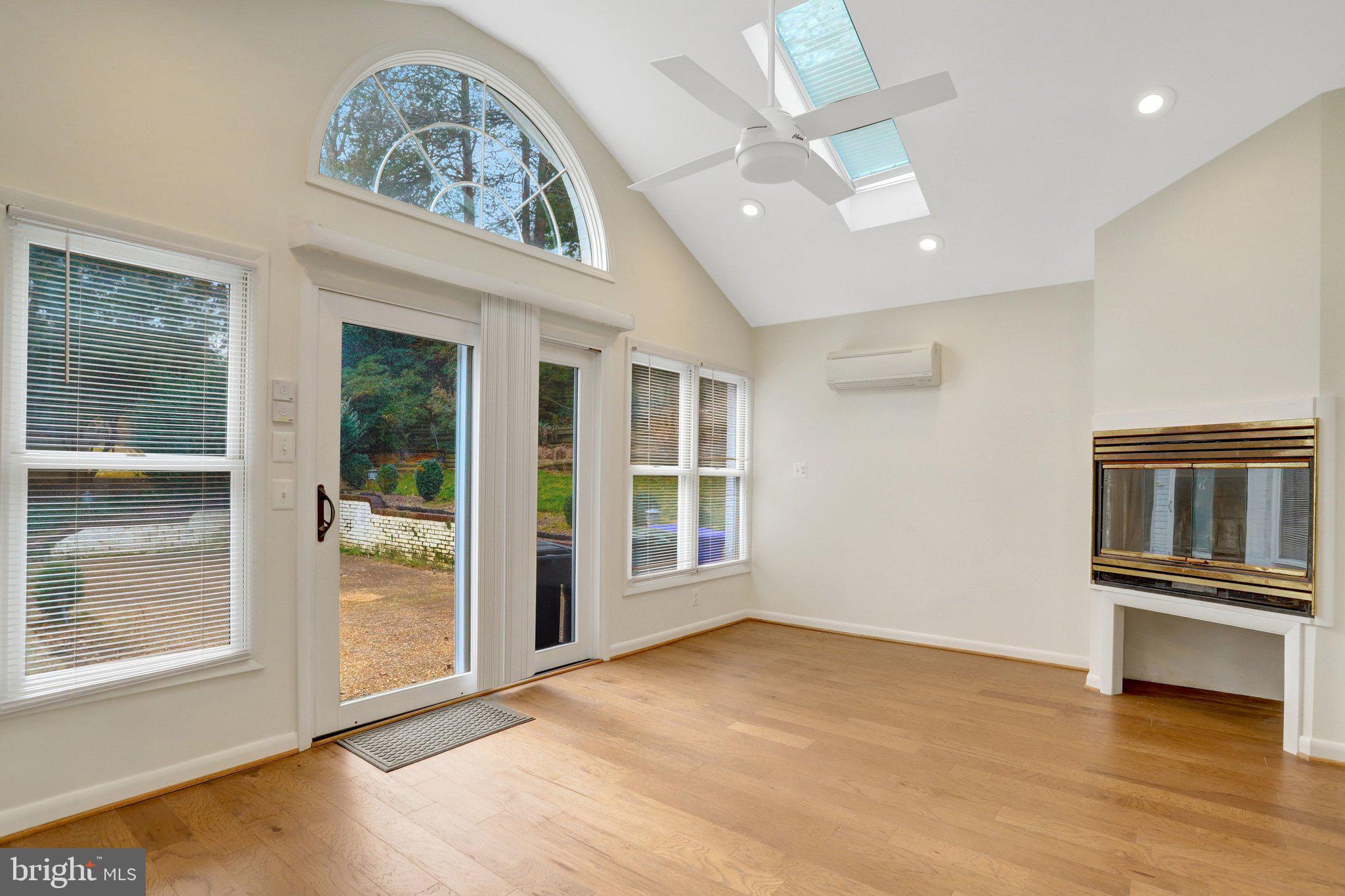 3716 N VERNON STREET