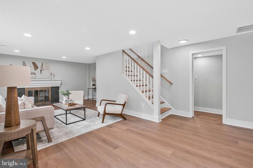 3716 N VERNON STREET