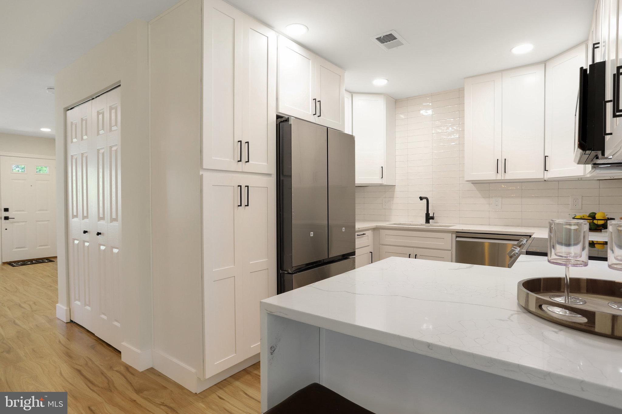 6203 CRESTWOOD DRIVE