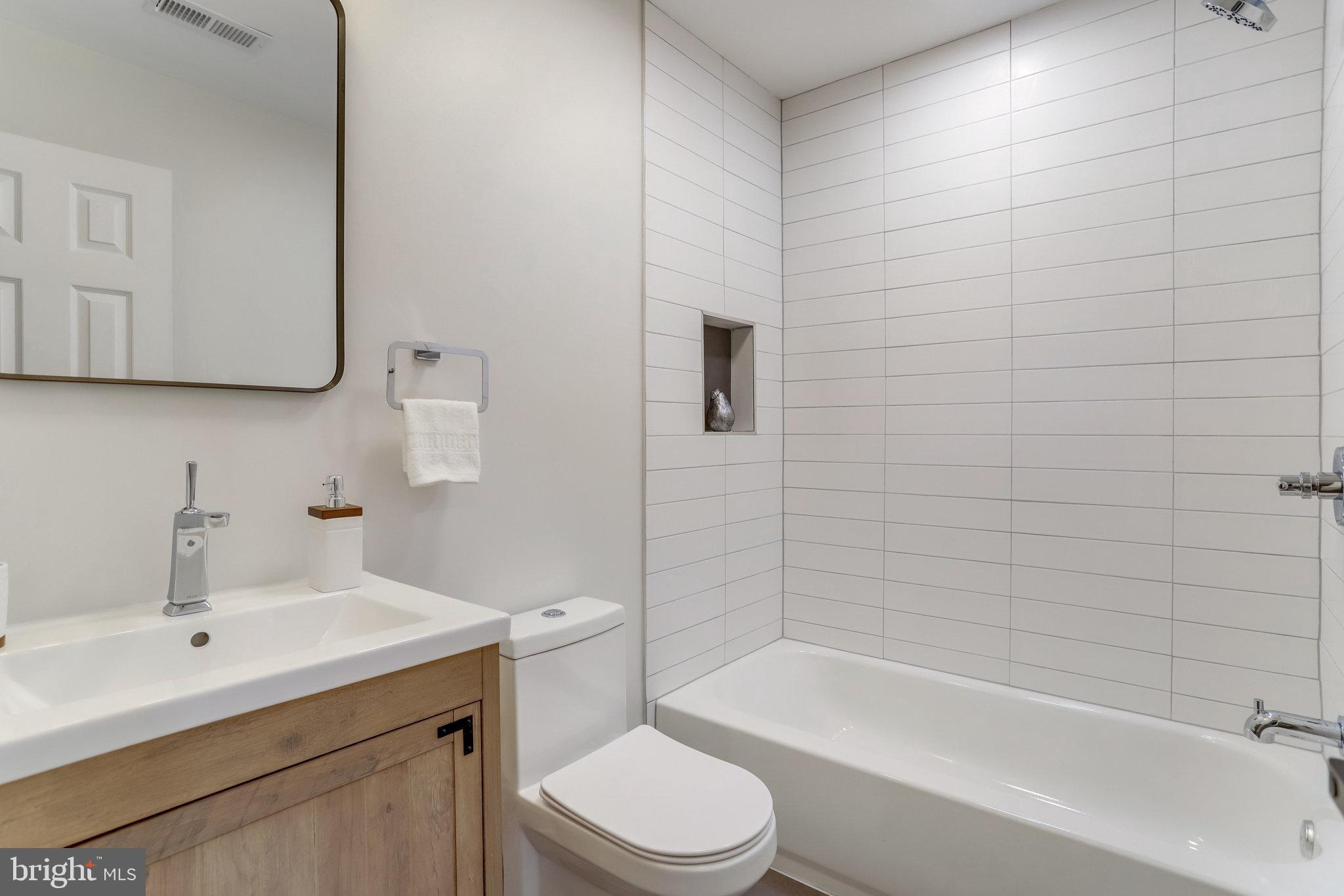 6203 CRESTWOOD DRIVE