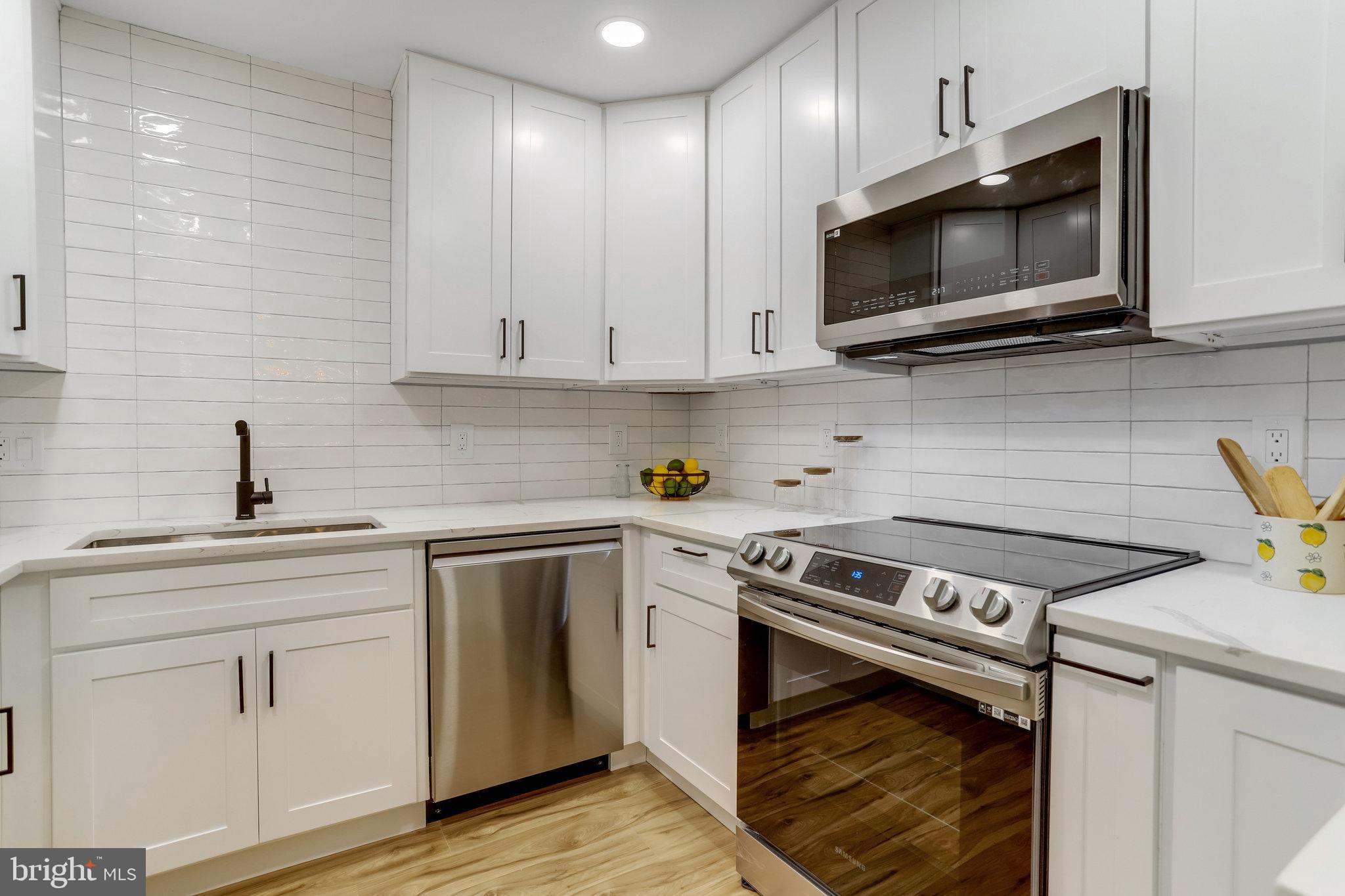 6203 CRESTWOOD DRIVE