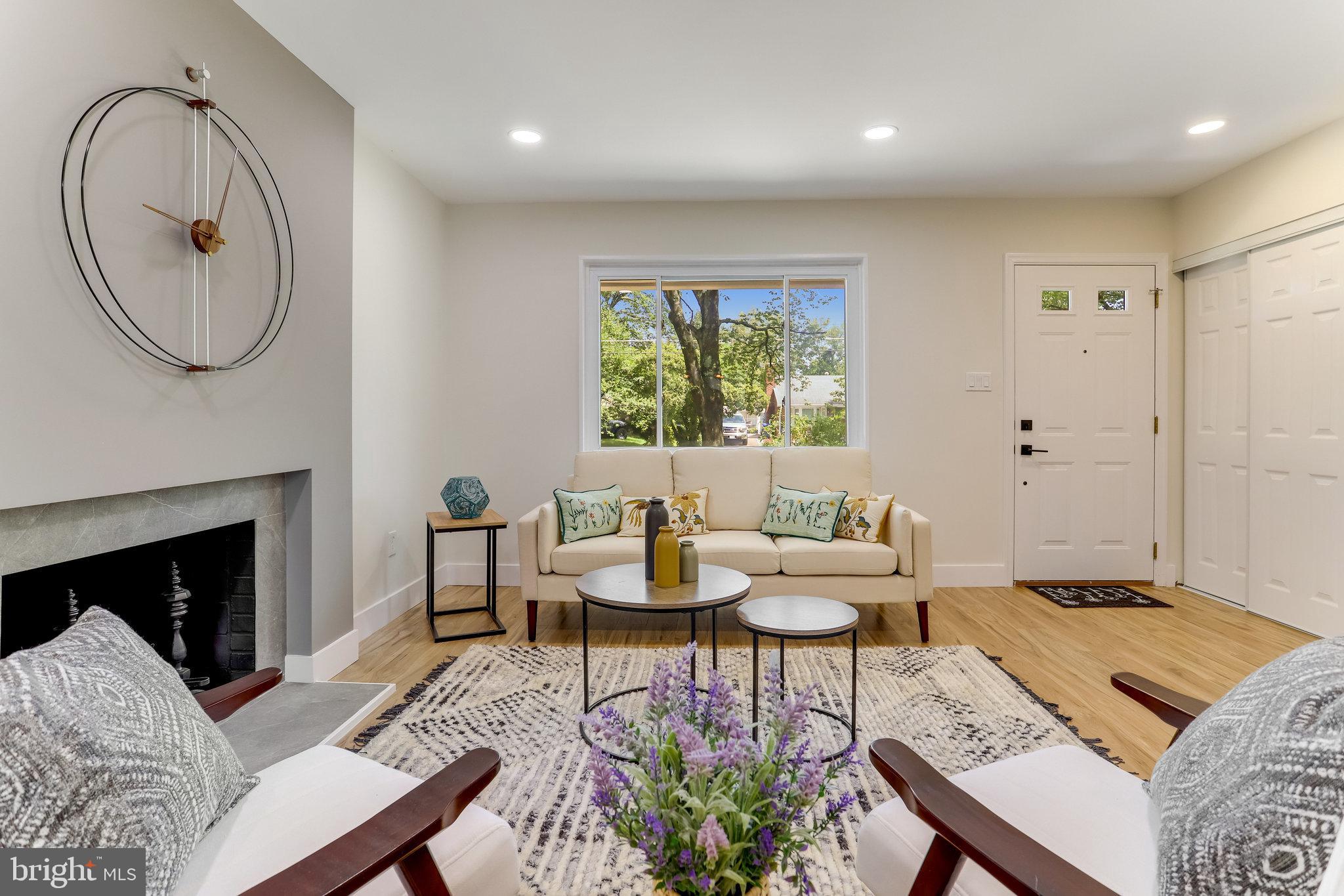 6203 CRESTWOOD DRIVE