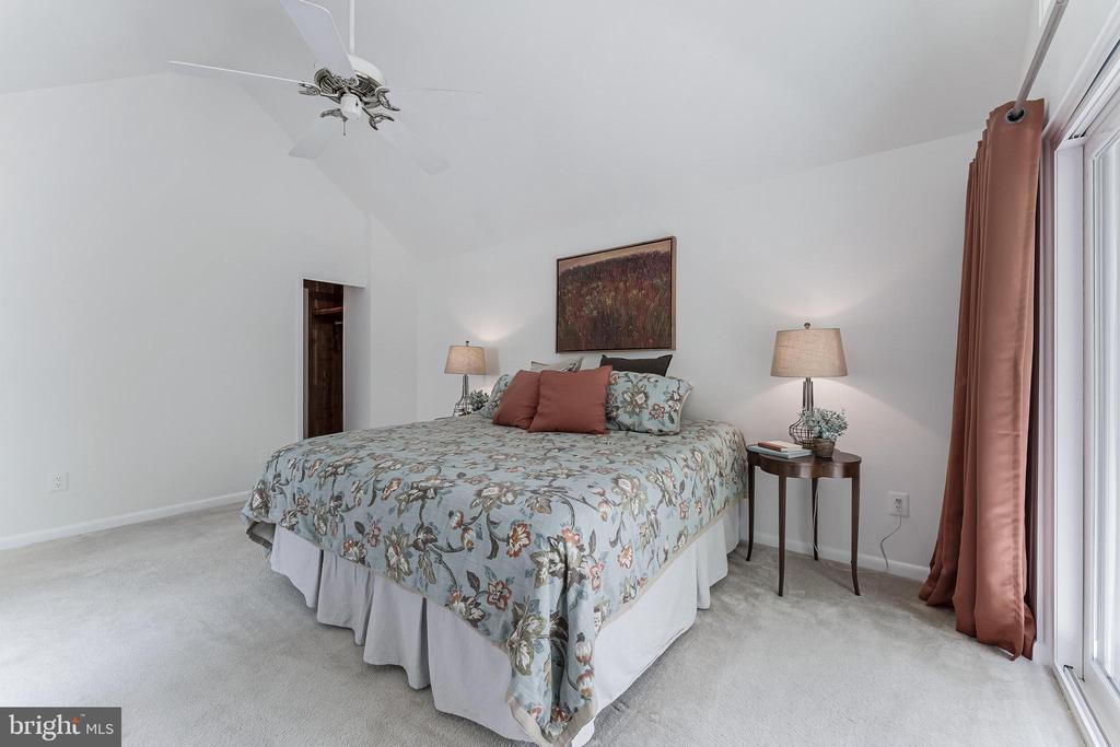 11135 Watermans Dr