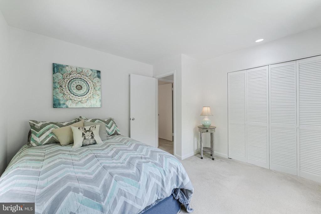 11135 Watermans Dr