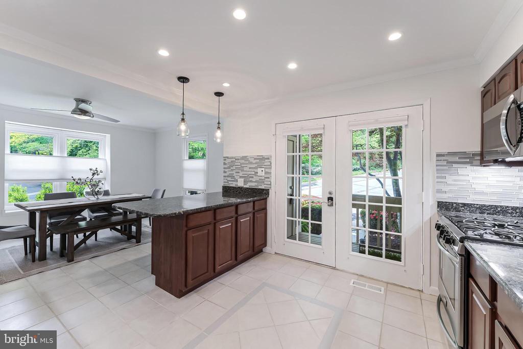 11135 Watermans Dr