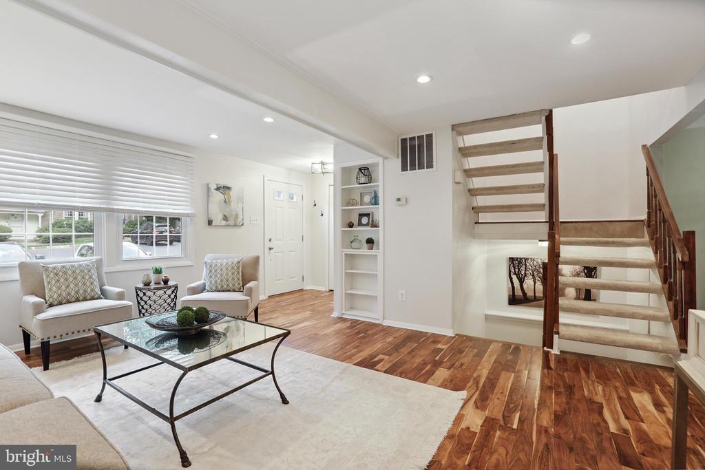 2307 Middle Creek Ln