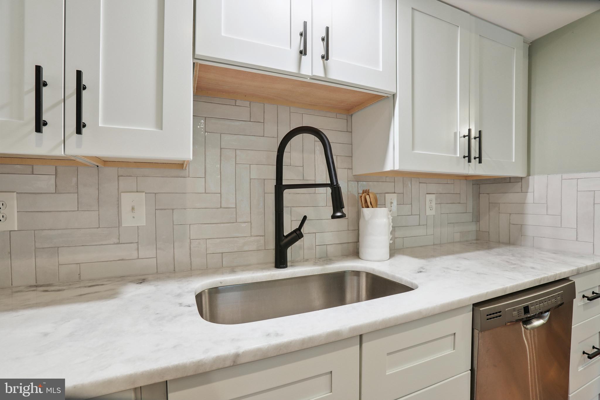 2307 Middle Creek Ln