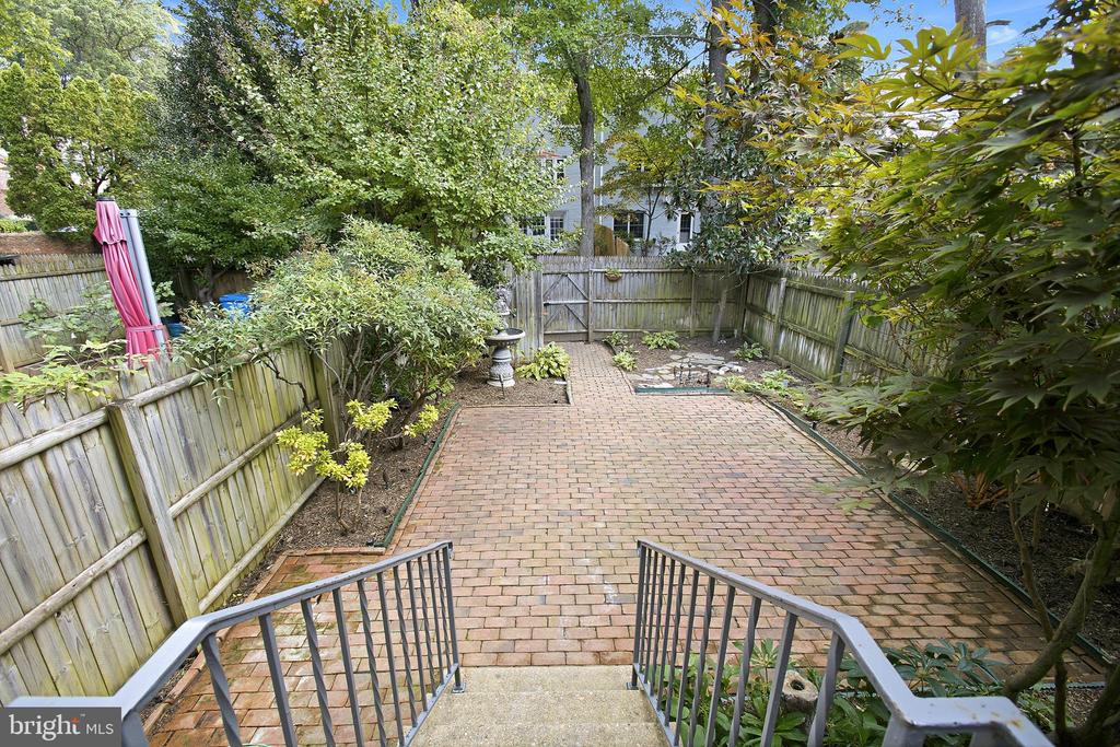 1107 WIMBLEDON DRIVE