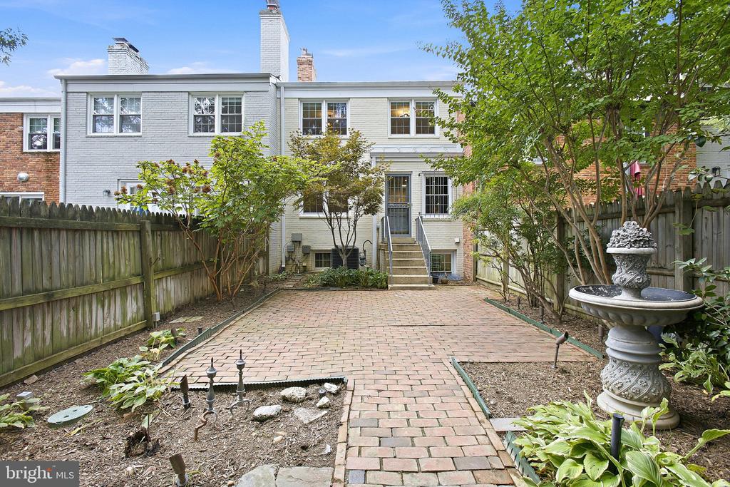 1107 WIMBLEDON DRIVE