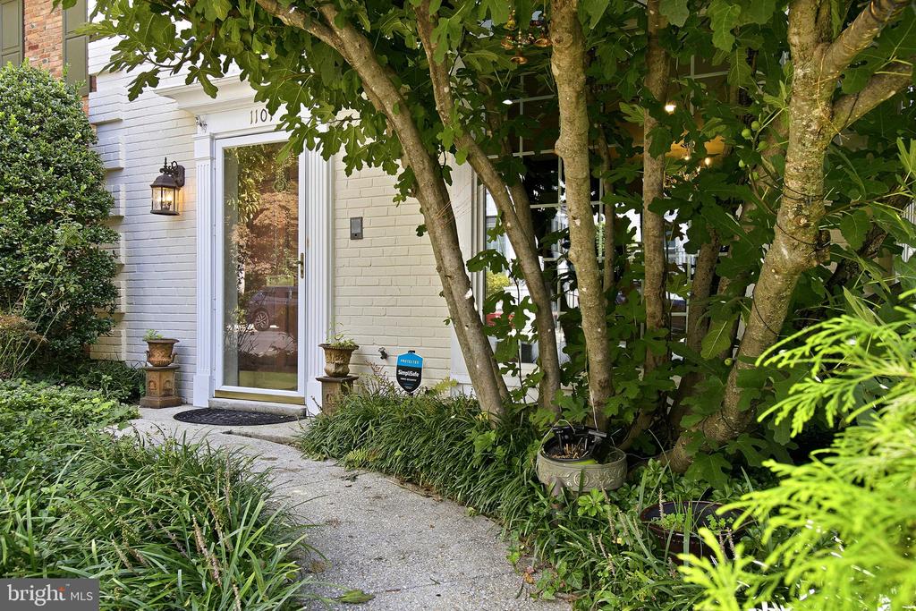 1107 WIMBLEDON DRIVE