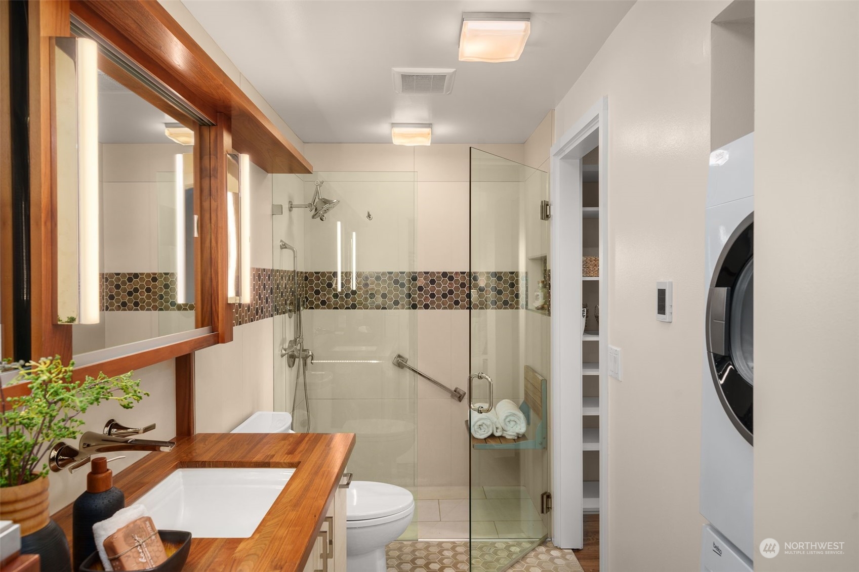 3890 Whitman Avenue N Unit: 101